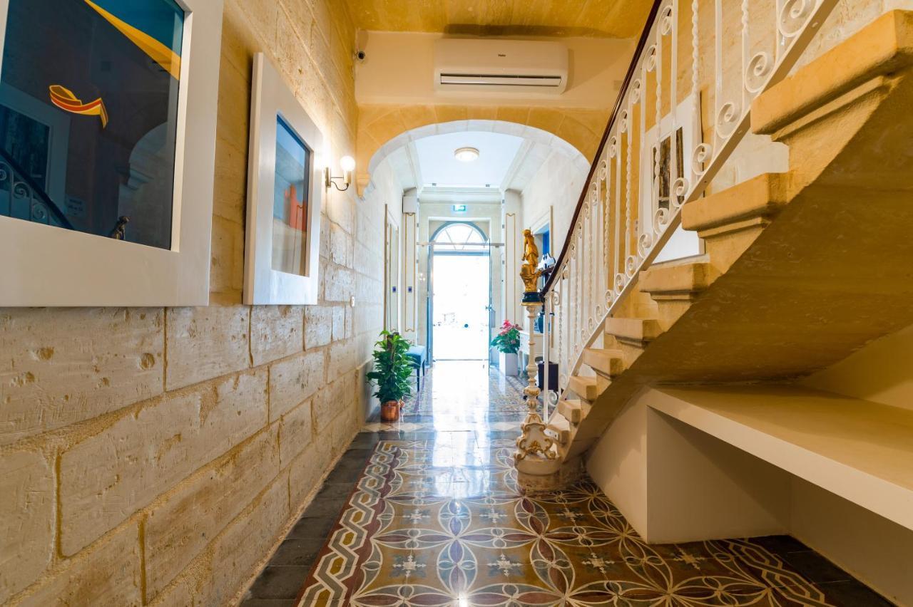 Monreal Boutique Townhouse - R024Rm3 Otel Paola Dış mekan fotoğraf